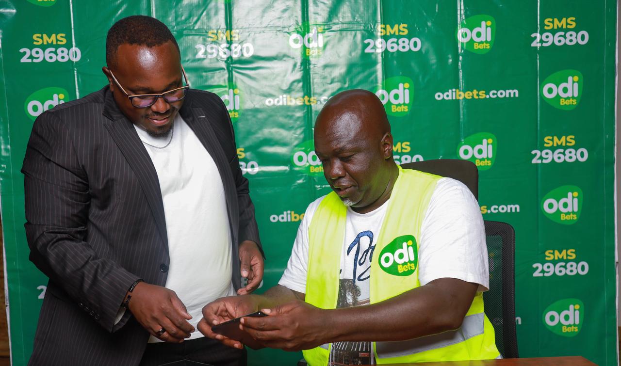 Odibets Gives Fred Arocho a new phone days after his phone was stolen in Kisumu County.